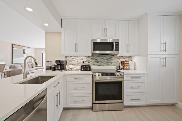 15451 Pembridge Dr 206, Delray Beach, FL 33484