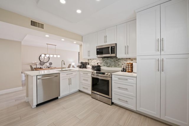 15451 Pembridge Dr 206, Delray Beach, FL 33484