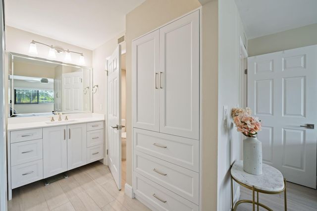 15451 Pembridge Dr 206, Delray Beach, FL 33484