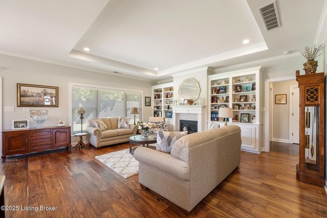 9349 Cross Meadows Cir, Louisville, KY 40291