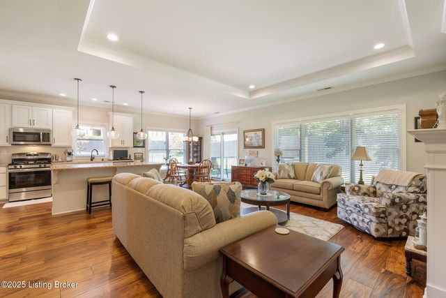 9349 Cross Meadows Cir, Louisville, KY 40291