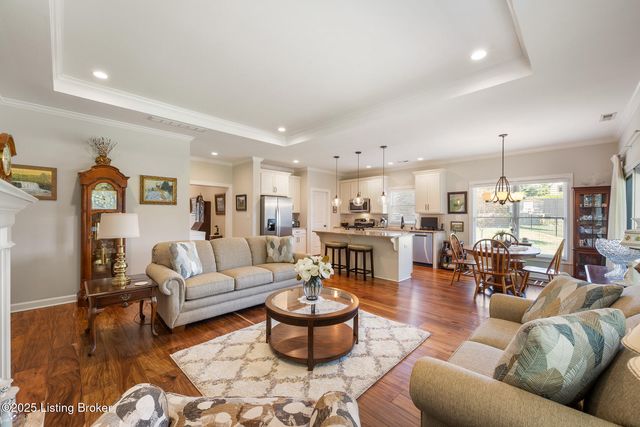 9349 Cross Meadows Cir, Louisville, KY 40291