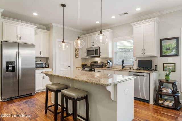 9349 Cross Meadows Cir, Louisville, KY 40291