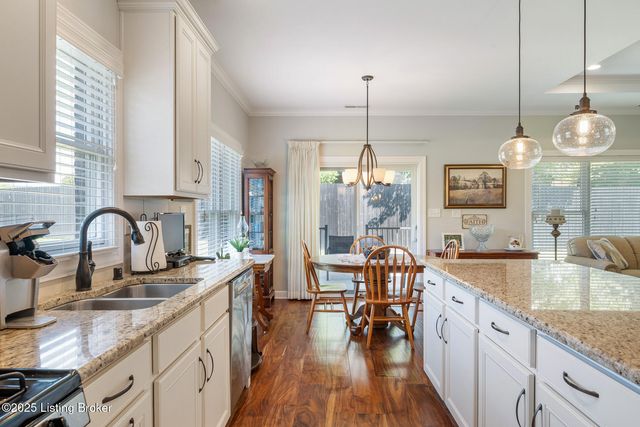 9349 Cross Meadows Cir, Louisville, KY 40291