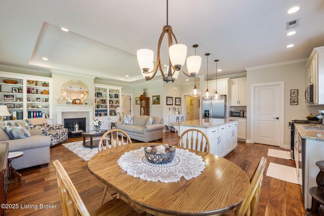 9349 Cross Meadows Cir, Louisville, KY 40291