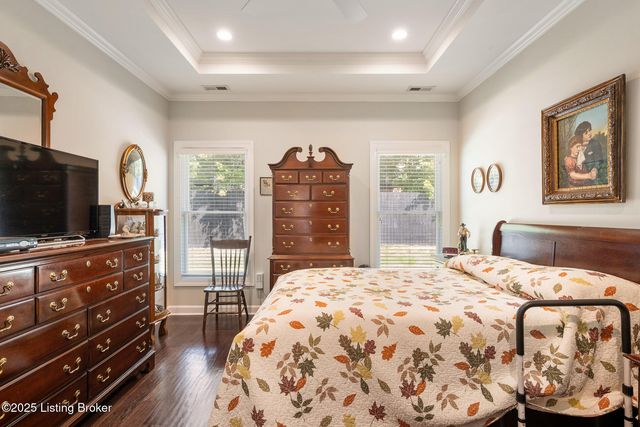 9349 Cross Meadows Cir, Louisville, KY 40291