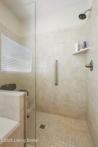 9349 Cross Meadows Cir, Louisville, KY 40291