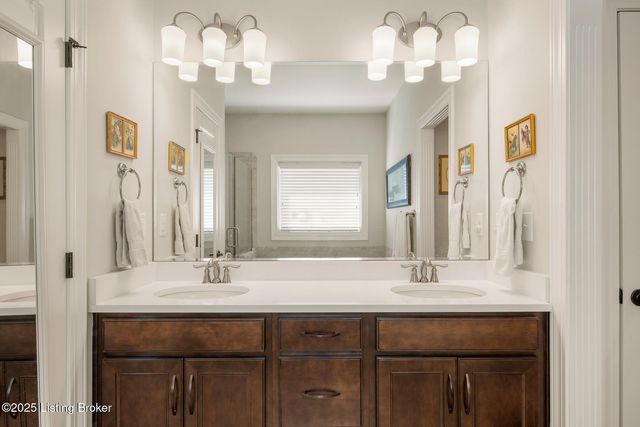 9349 Cross Meadows Cir, Louisville, KY 40291