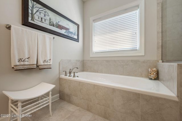 9349 Cross Meadows Cir, Louisville, KY 40291