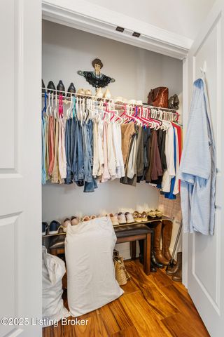 9349 Cross Meadows Cir, Louisville, KY 40291