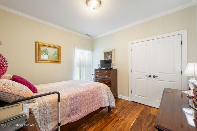 9349 Cross Meadows Cir, Louisville, KY 40291