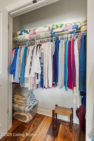 9349 Cross Meadows Cir, Louisville, KY 40291