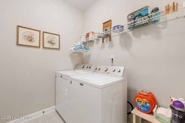 9349 Cross Meadows Cir, Louisville, KY 40291