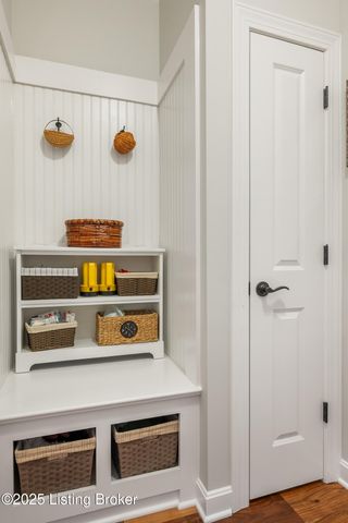 9349 Cross Meadows Cir, Louisville, KY 40291