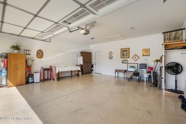 9349 Cross Meadows Cir, Louisville, KY 40291