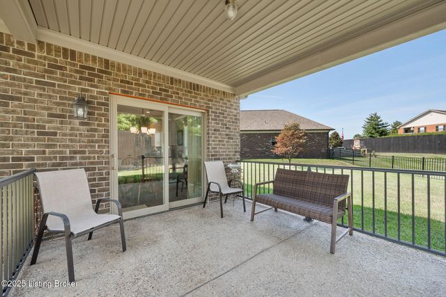 9349 Cross Meadows Cir, Louisville, KY 40291