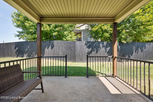 9349 Cross Meadows Cir, Louisville, KY 40291