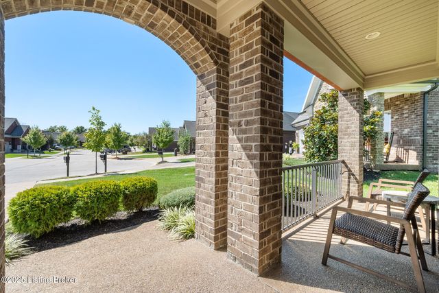 9349 Cross Meadows Cir, Louisville, KY 40291