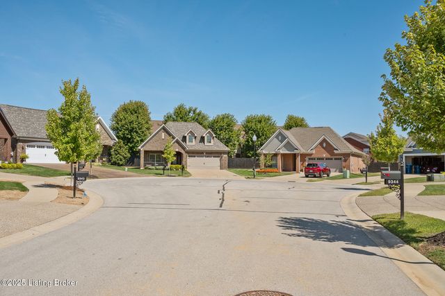 9349 Cross Meadows Cir, Louisville, KY 40291