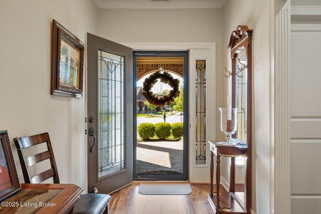 9349 Cross Meadows Cir, Louisville, KY 40291