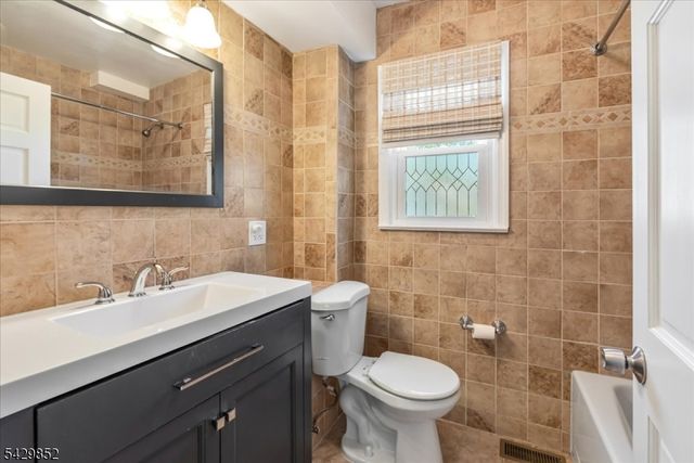 613 Maplewood Ave, Roselle Park Boro, NJ 07204