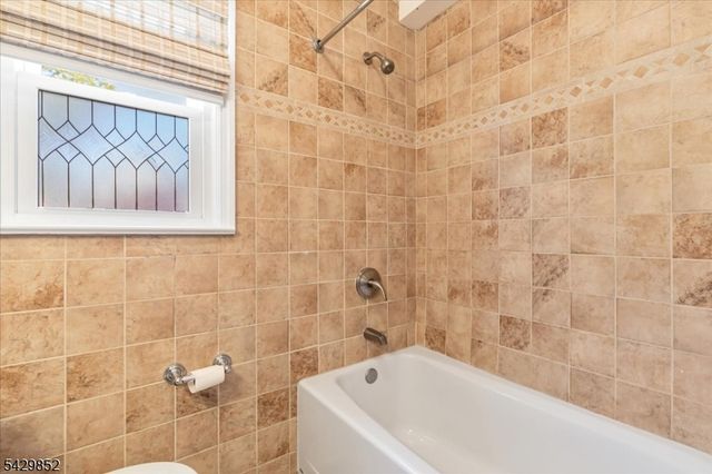 613 Maplewood Ave, Roselle Park Boro, NJ 07204