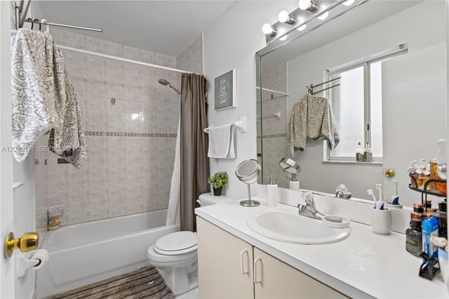 8374 SW 152nd Ave 47, Miami, FL 33193