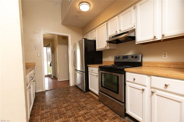 241 Batson DR, Newport News, VA 23602