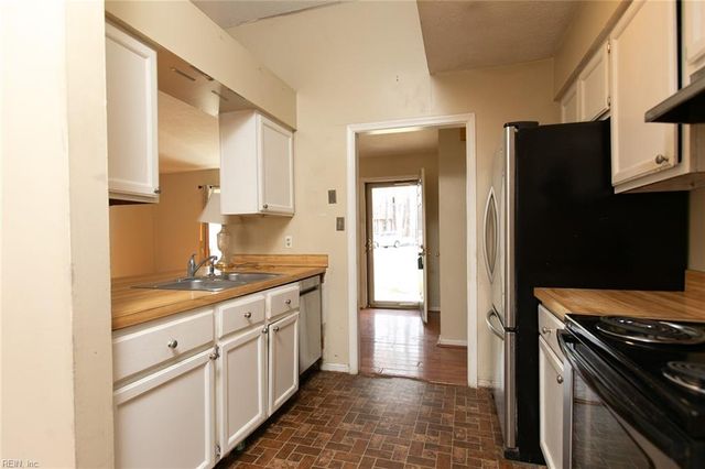 241 Batson DR, Newport News, VA 23602