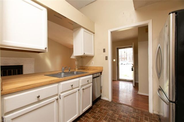 241 Batson DR, Newport News, VA 23602