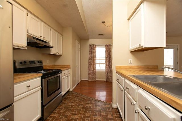 241 Batson DR, Newport News, VA 23602