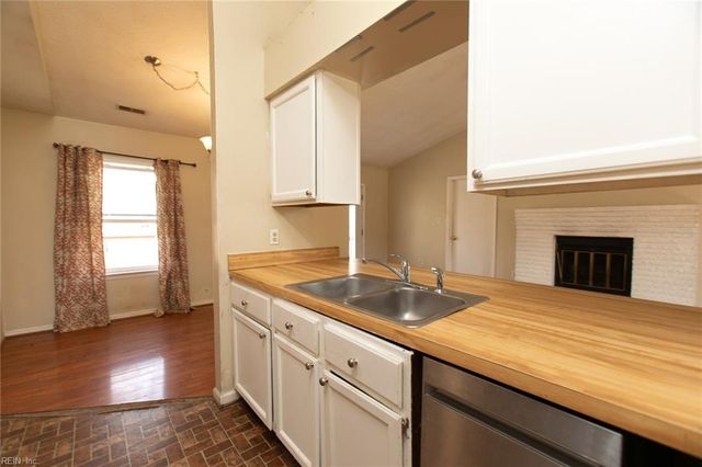 241 Batson DR, Newport News, VA 23602