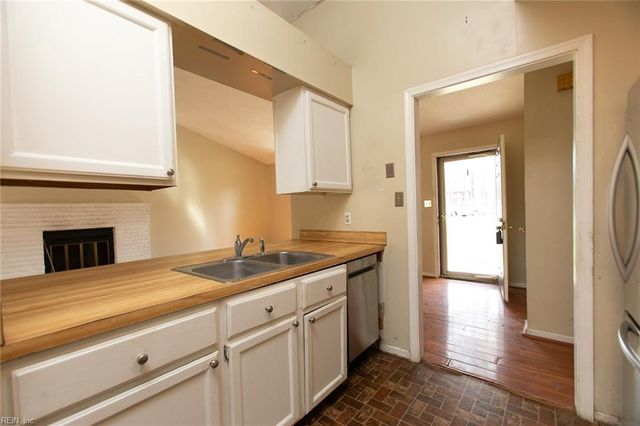 241 Batson DR, Newport News, VA 23602