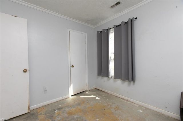 241 Batson DR, Newport News, VA 23602