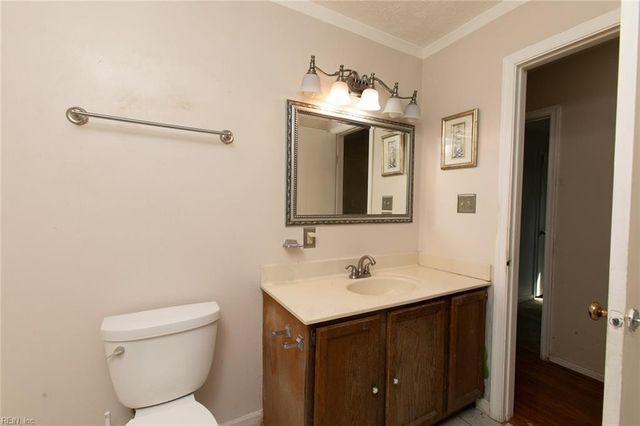 241 Batson DR, Newport News, VA 23602