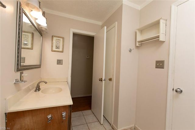 241 Batson DR, Newport News, VA 23602
