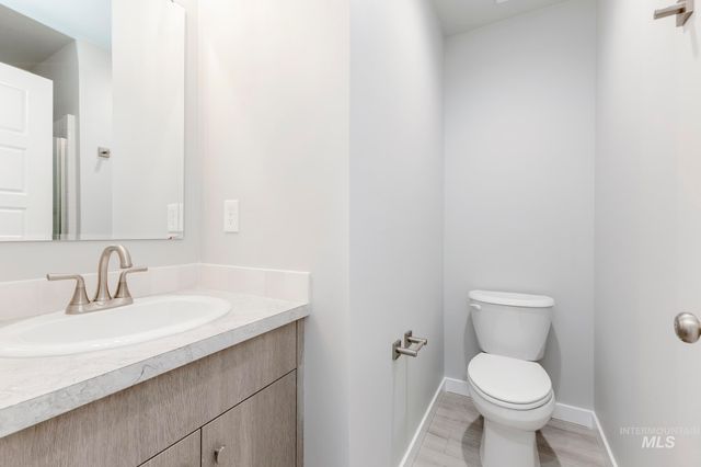 6593 W Plateau Creek Dr, Meridian, ID 83646