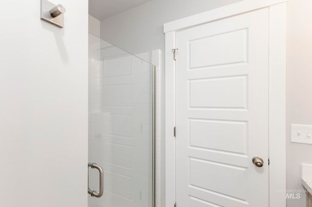 6593 W Plateau Creek Dr, Meridian, ID 83646