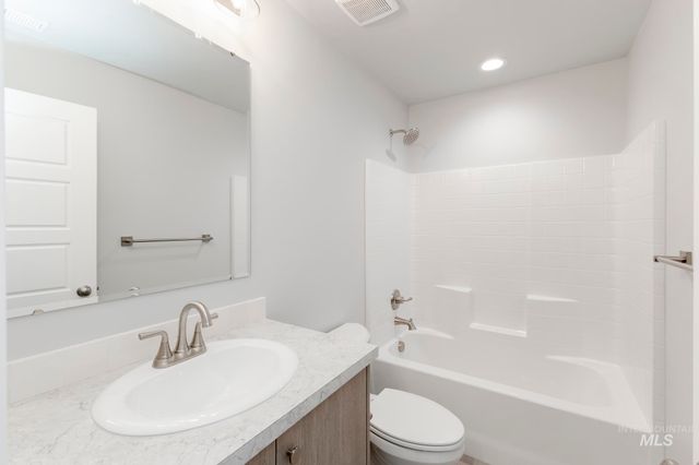 6593 W Plateau Creek Dr, Meridian, ID 83646