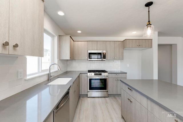 6593 W Plateau Creek Dr, Meridian, ID 83646