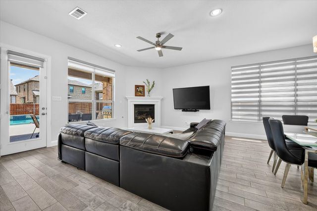 12728 Royal Oaks Lane, Farmers Branch, TX 75234