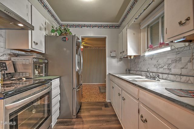 2405 Melborne Drive, Johnson City, TN 37601