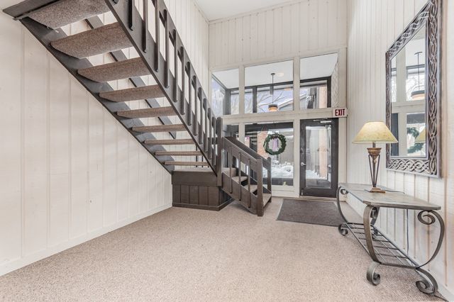 740 Saint Andrews Lane 21, Crystal Lake, IL 60014