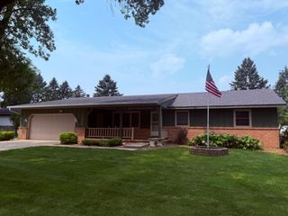 2208 5th Avenue SE, Willmar, MN 56201