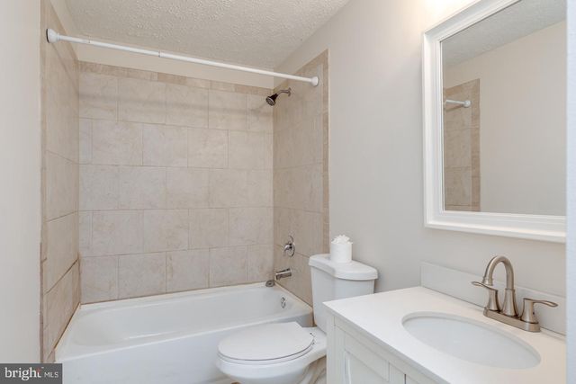 6 VICTORIA MANOR CT, Sicklerville, NJ 08081