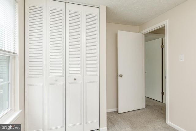 6 VICTORIA MANOR CT, Sicklerville, NJ 08081