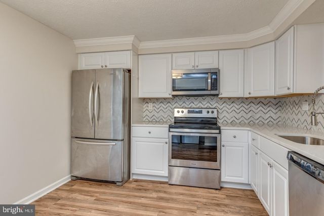 6 VICTORIA MANOR CT, Sicklerville, NJ 08081