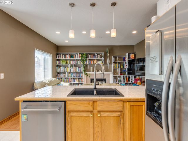 19122 LITTLE PLAINS Pkwy, Oregon City, OR 97045