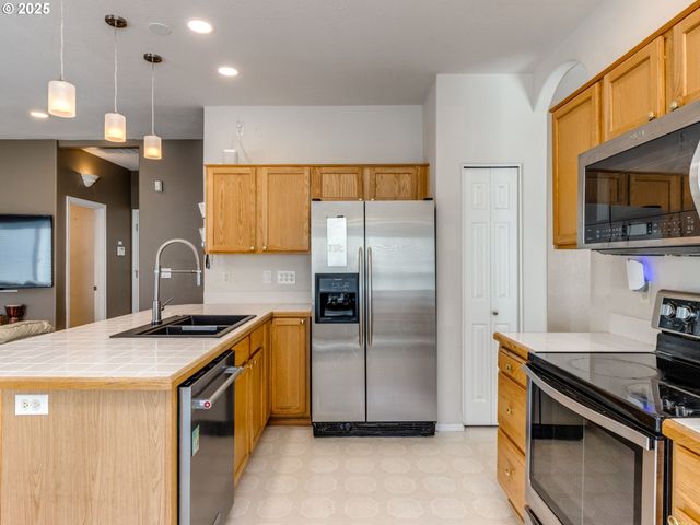 19122 LITTLE PLAINS Pkwy, Oregon City, OR 97045