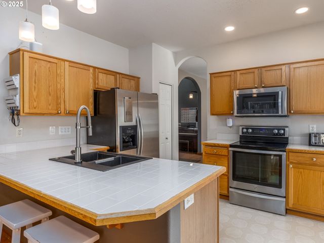 19122 LITTLE PLAINS Pkwy, Oregon City, OR 97045